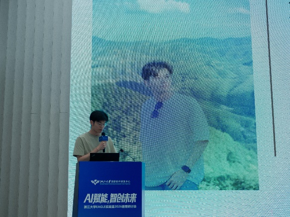 刘子煊同学汇报研究成果