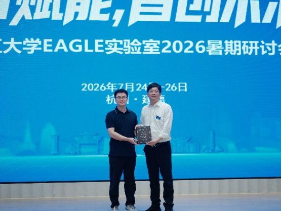张锋教授作基因组研究特邀报告