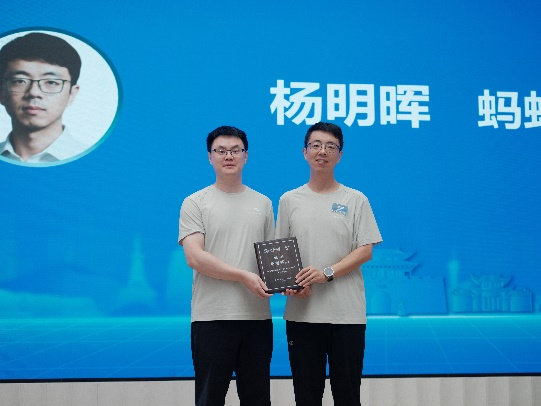 何静教授分享运筹学在新药研发应用