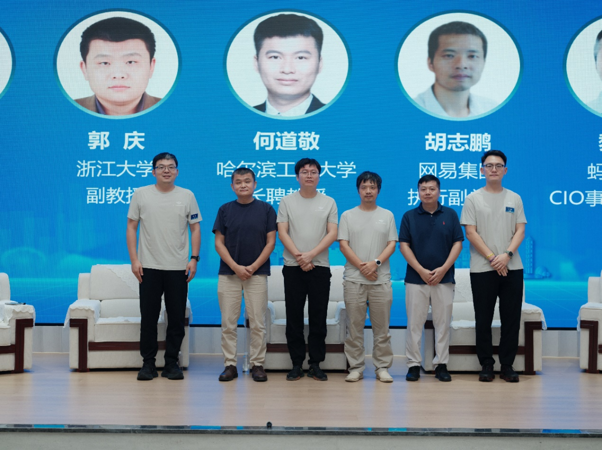 圆桌论坛：从会学习到会进化