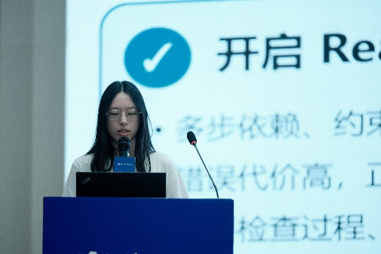 梁耀臻同学探讨数据与模型能力关系